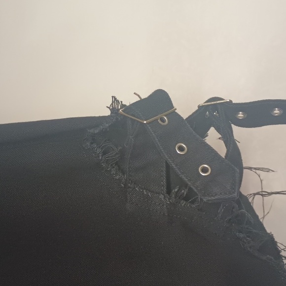 Distressed shorts - Picture 3 of 8